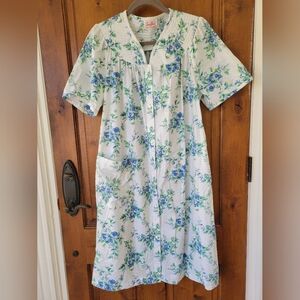 Smart time Vintage Floral Cotton House Dress in White and Blue